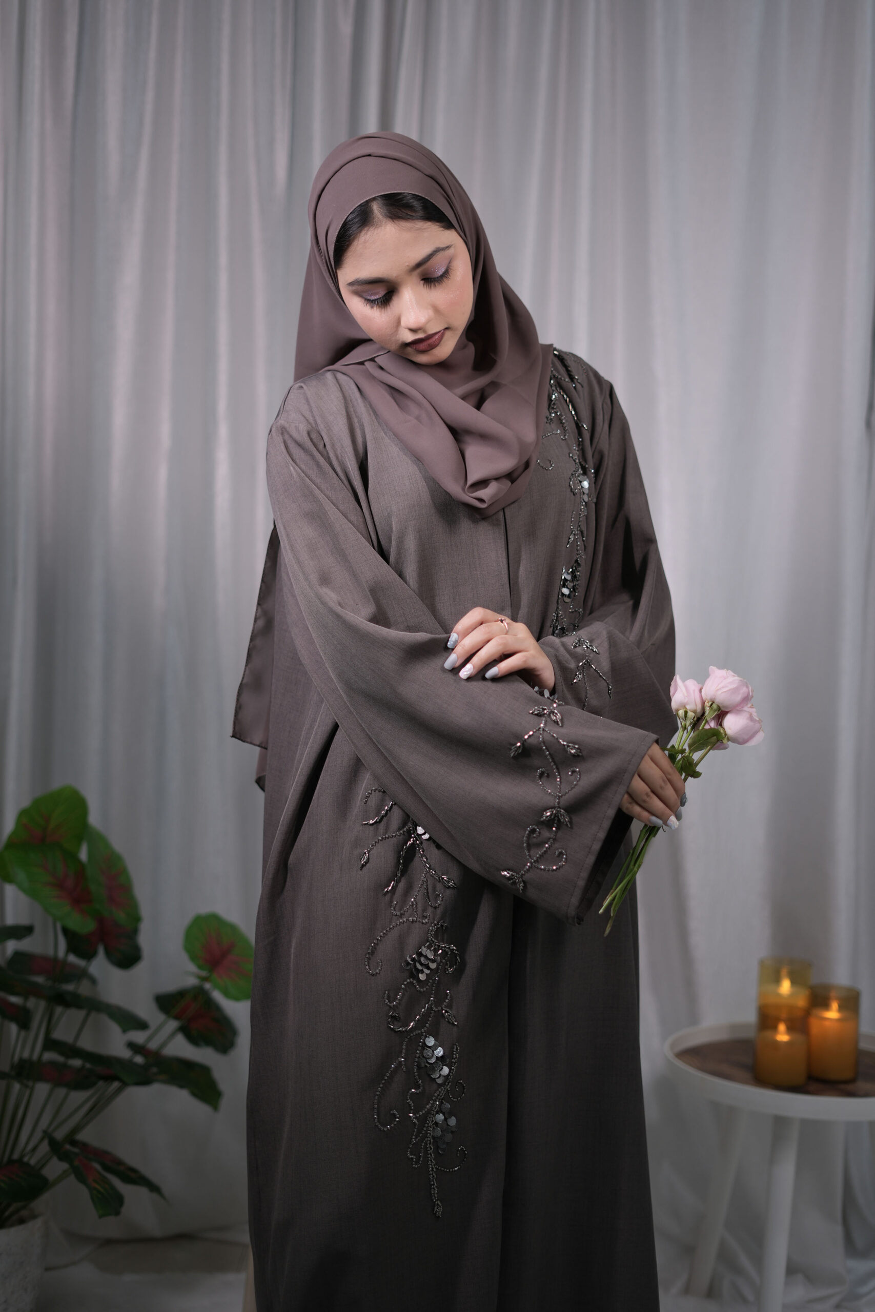 Embellished Linen-Blend Abaya - Image 6