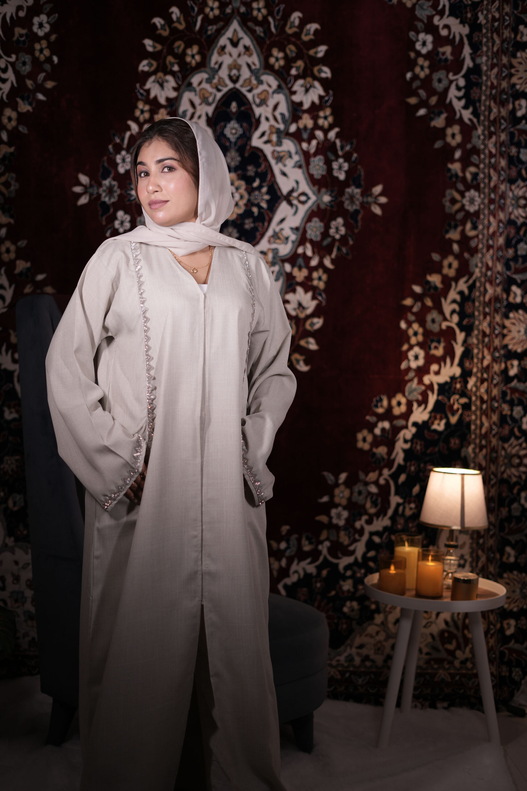 Soft Gray Scalloped Trim Pocket Abaya - Image 3